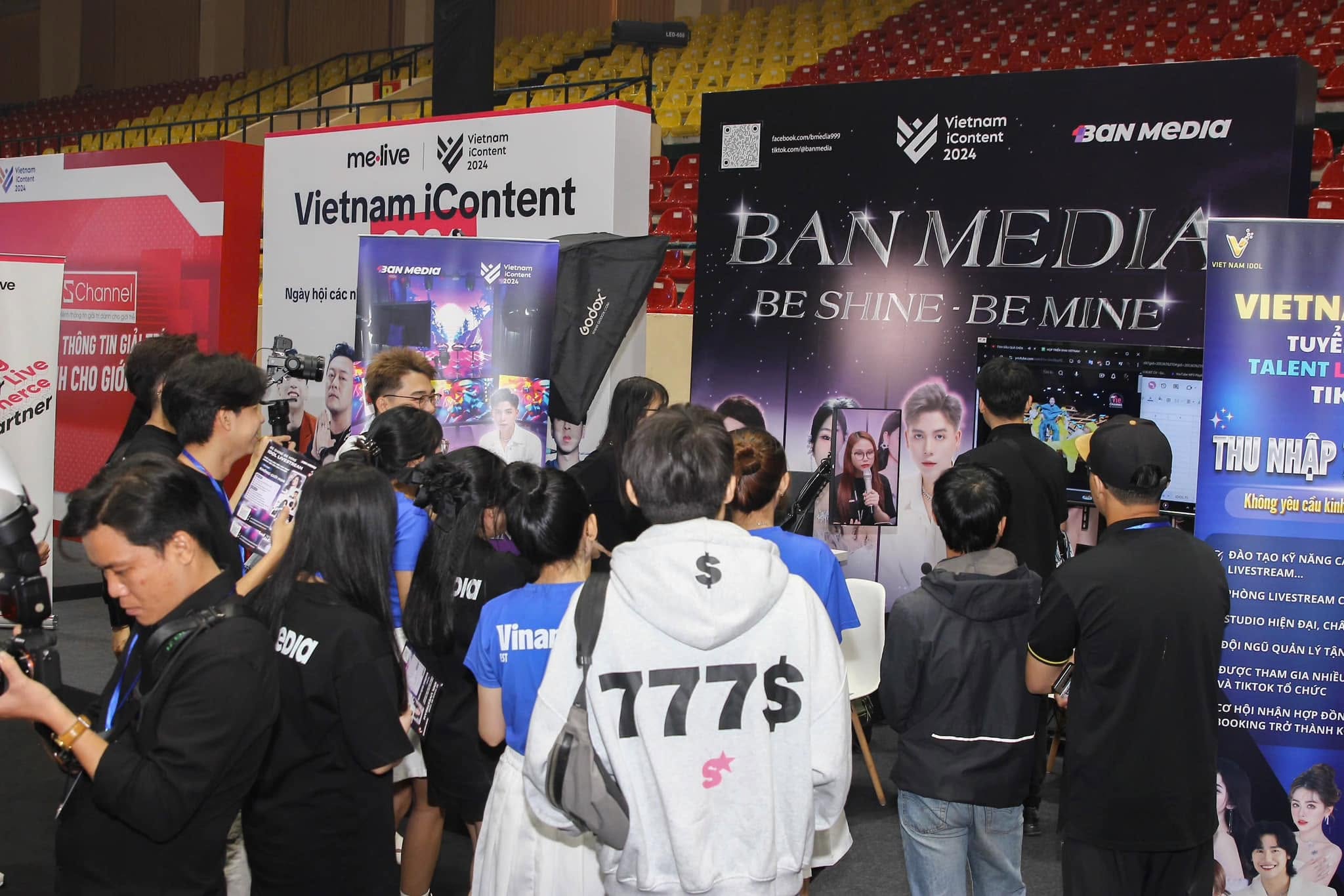 Hoạt động trải nghiệm tại gian hàng BM ENTERTAINMENT